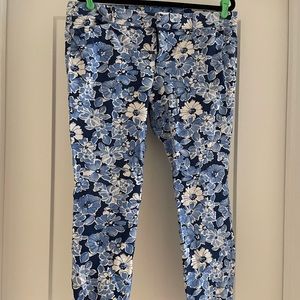 Blue & white Old Navy floral Pixie pants. Size 14 petite
